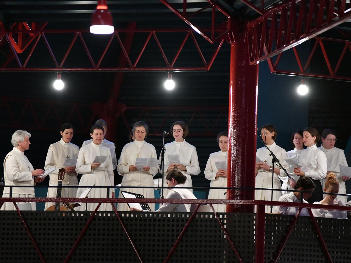 Der Gottesdienst wurde von Ordensschwestern der Familie Mariens musikalisch gestaltet.