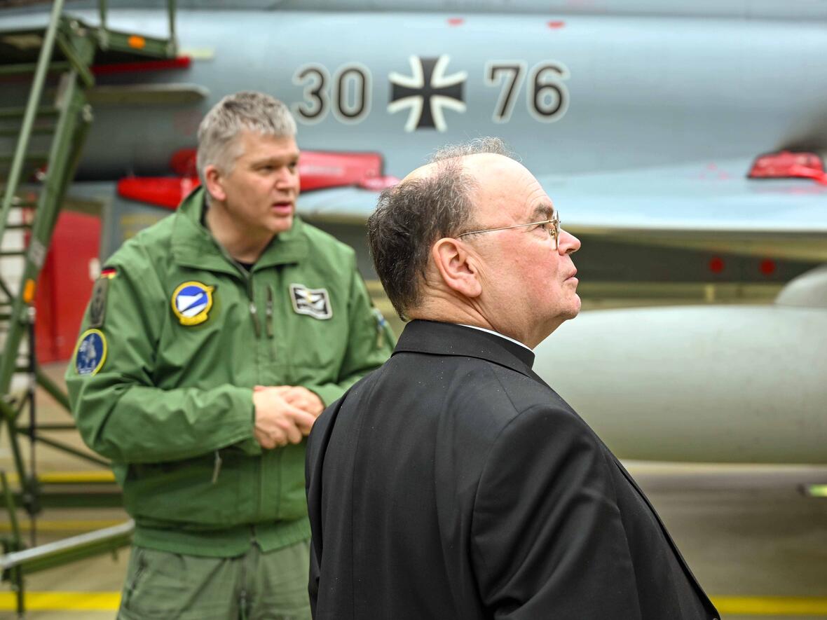 sie-leisten-hier-friedensarbeit4172567