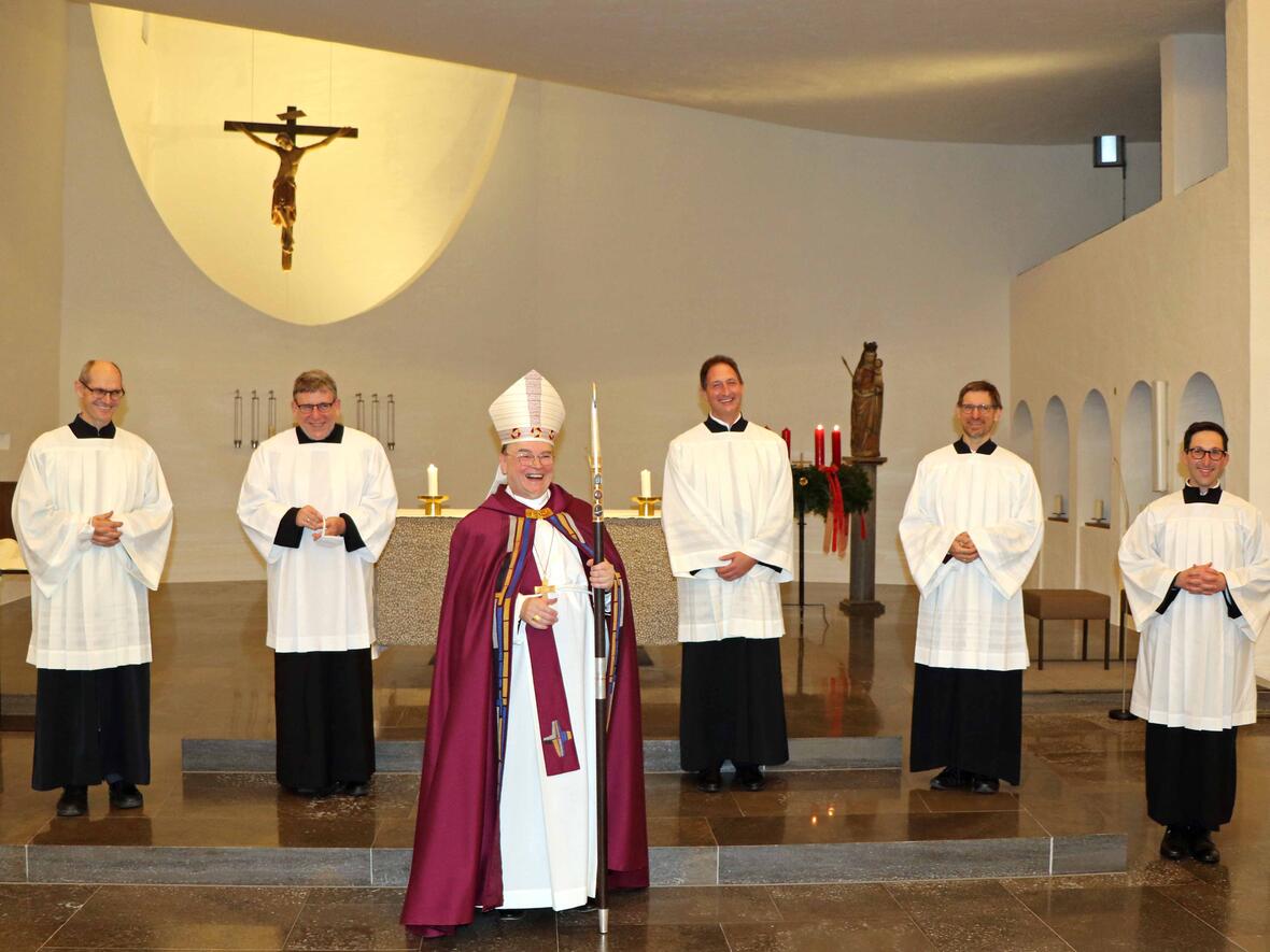 (v.l.) Alfred Erdt, Thomas Fischer, Bischof Dr. Bertram Meier, Martin Pfuff, Dr. Daniel Esch, Markus Munzinger (Fotos: Arbeitsstelle Ständiger Diakonat)