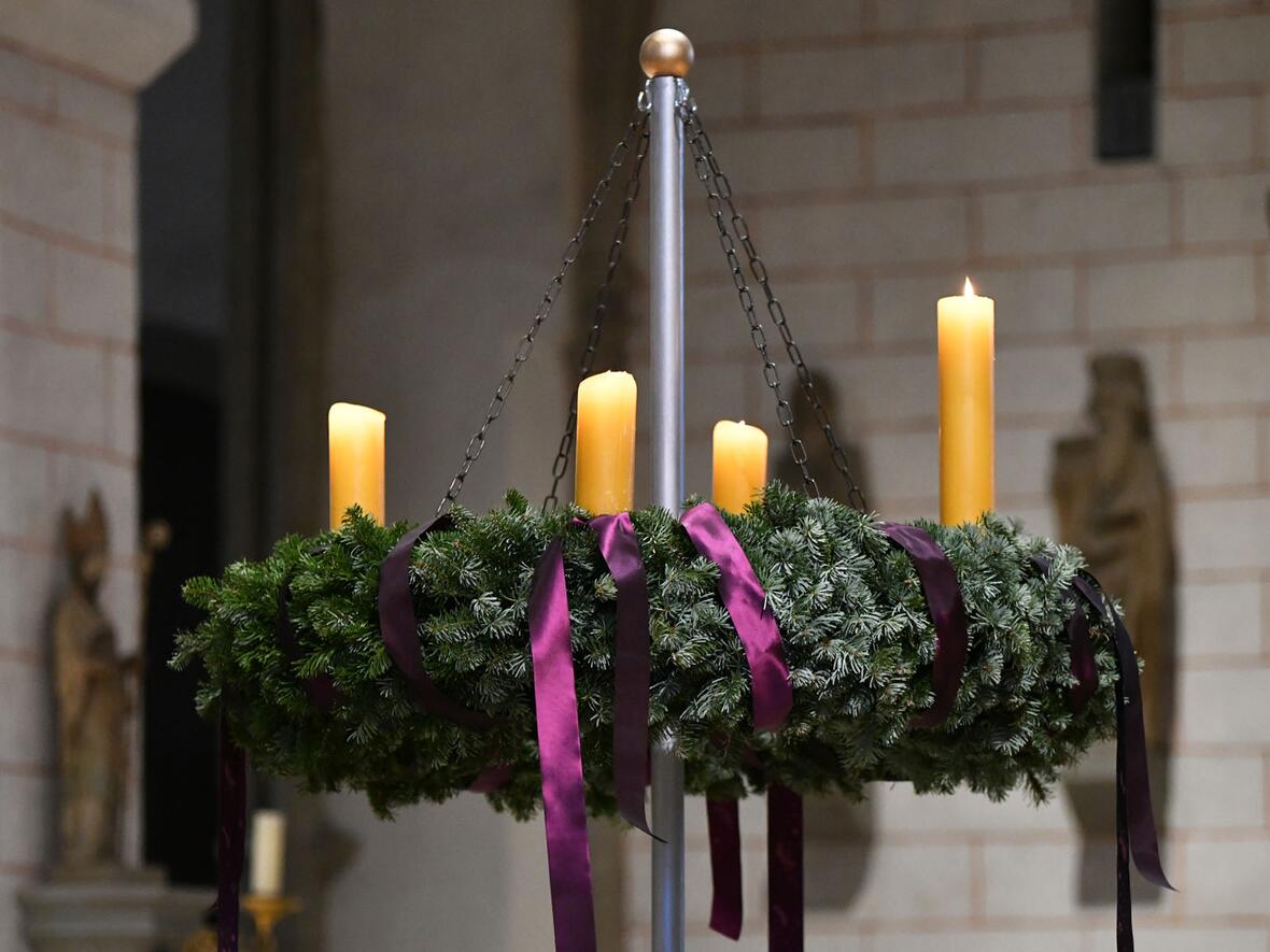 Bischof Bertram feierte gemeinsam mit den Mitarbeiter/-innen des Ordinariats zwei Adventsmessen im Hohen Dom und in der Ulrichsbasilika (Motivfoto: Julian Schmidt / pba)