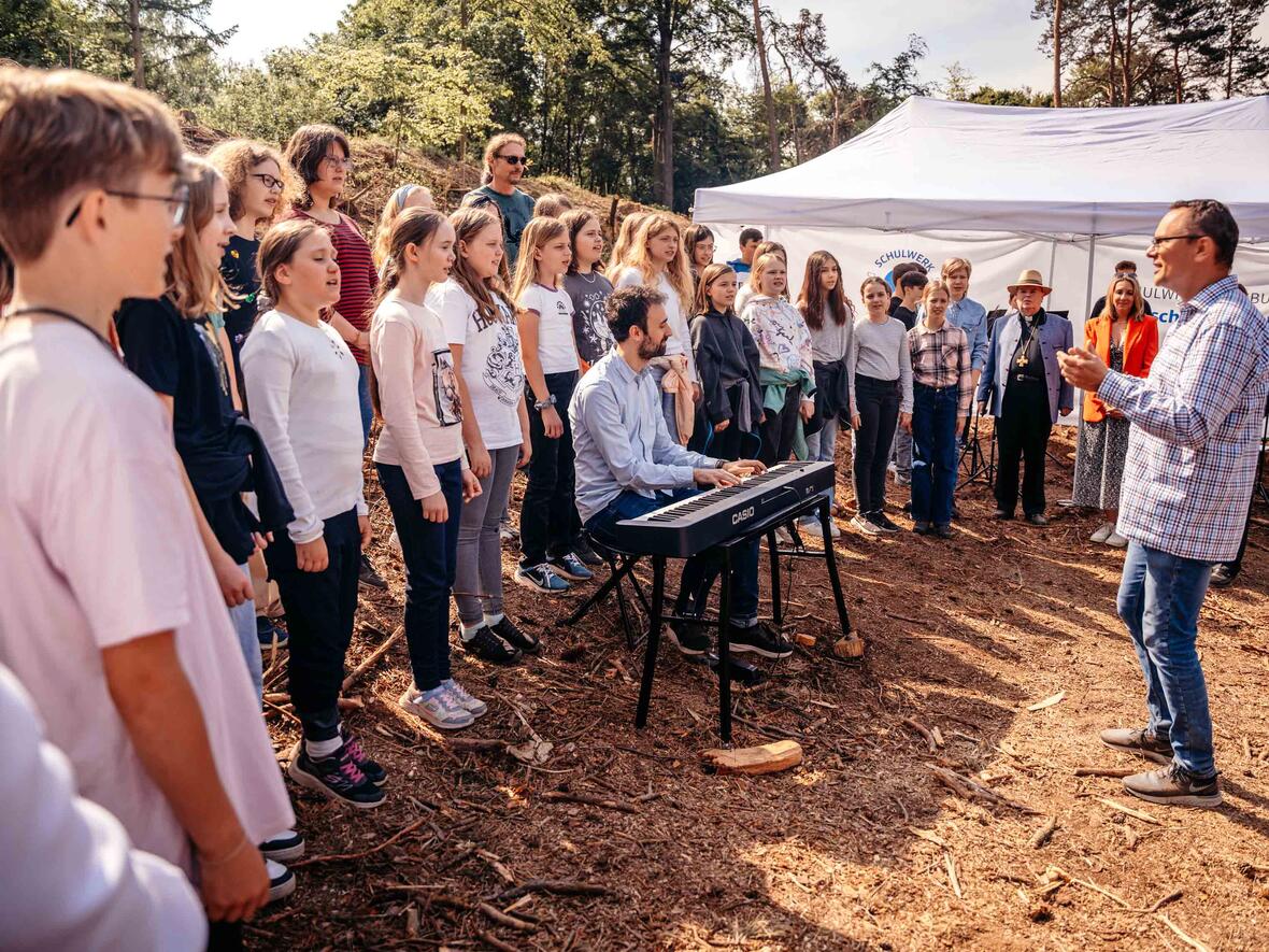 mehr-als-3-000-bildungsbaeume-gepflanzt4678855