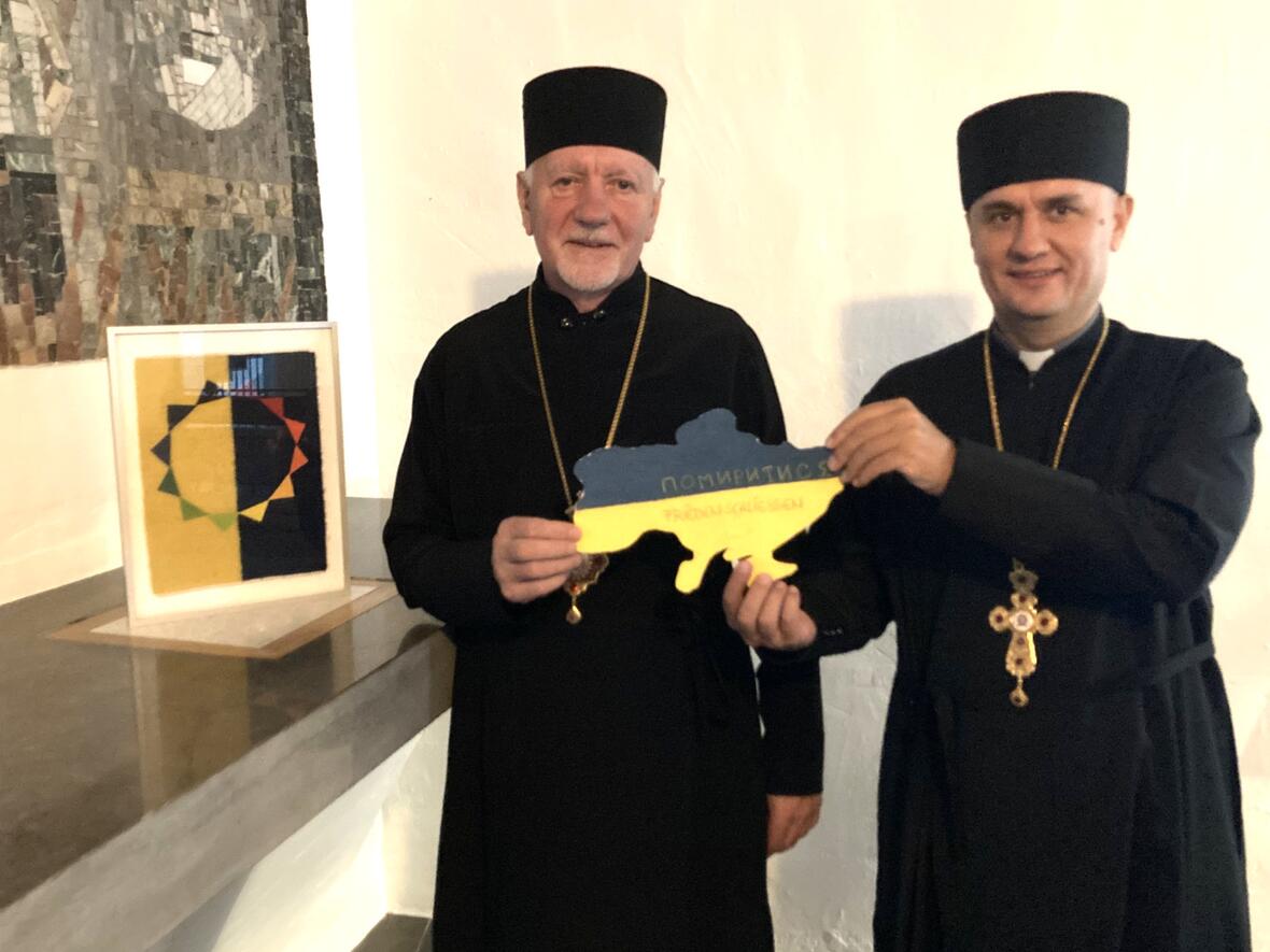 (v.l.) Erzbischof Wolodymyr Wijtyschyn und Bischofsvikar Michael Klapkiw im Exerzitienhaus Leitershofen (Foto: Dr. Christian Hartl)