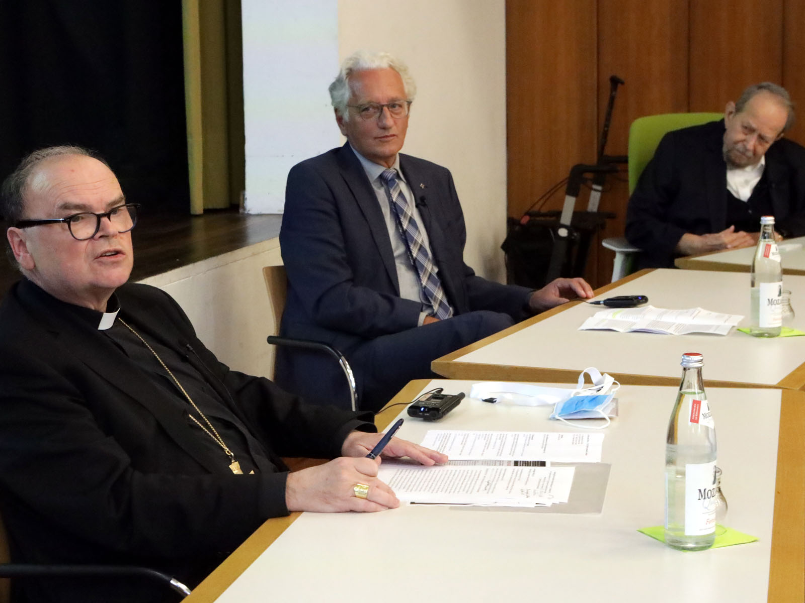 Im Rahmen der 1. Jüdischen Kulturwoche Schwaben sprachen Bischof Dr. Bertram Meier, Regionalbischof Axel Piper und Rabbiner Dr. Henry Brandt (v.l.) im Oktober 2021 über das, "was gut ist".