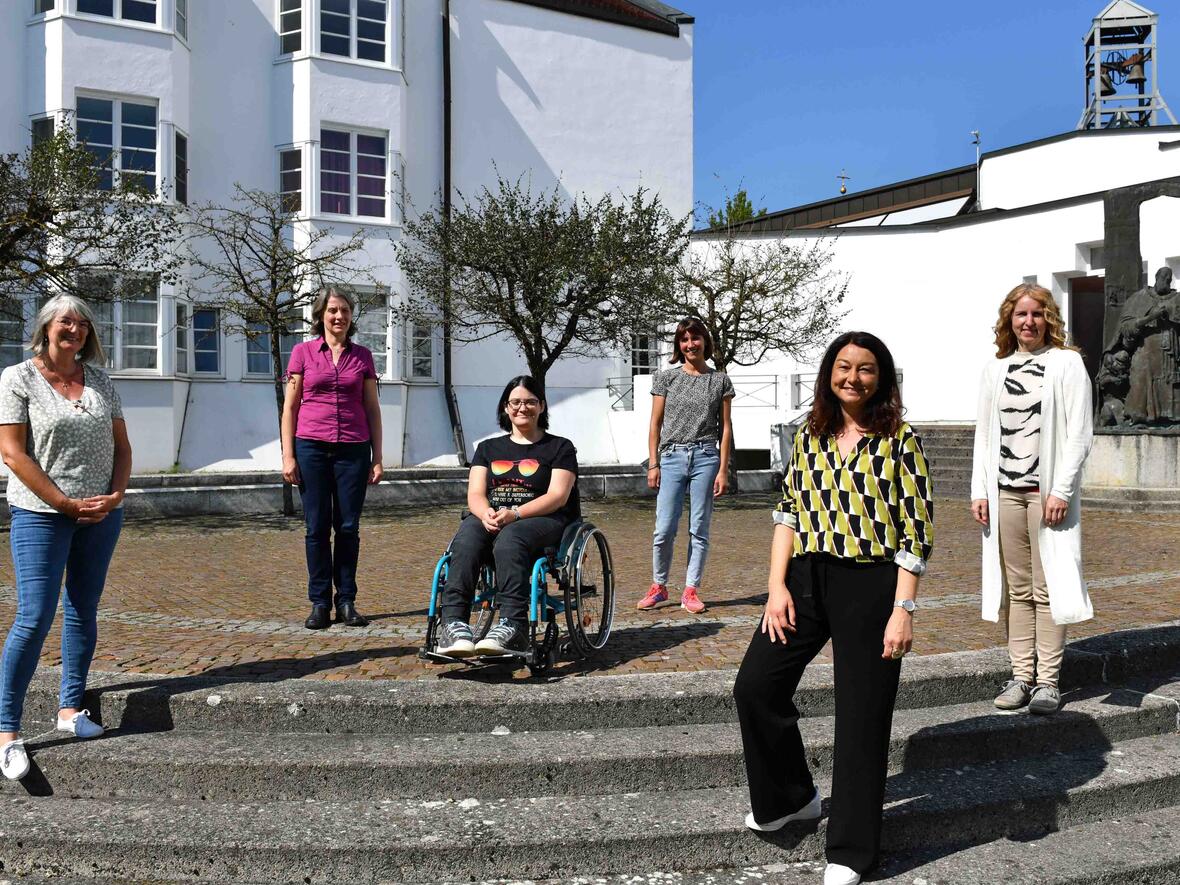 Als Pfarrhelferinnen tätig (v.l.): Sabine Walser, Sabrina Tiedtke, Agnes Mathy, Christine Schneider, Doris Herger, Gabriele Demuth.