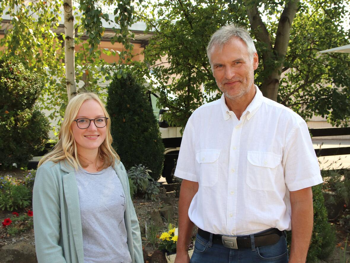 Anna Wirth und Rainer Heider begleiten als Sozialarbeiter die Bewohner in ihrem Alltag (Foto: Bernhard Gattner / Caritas Augsburg)