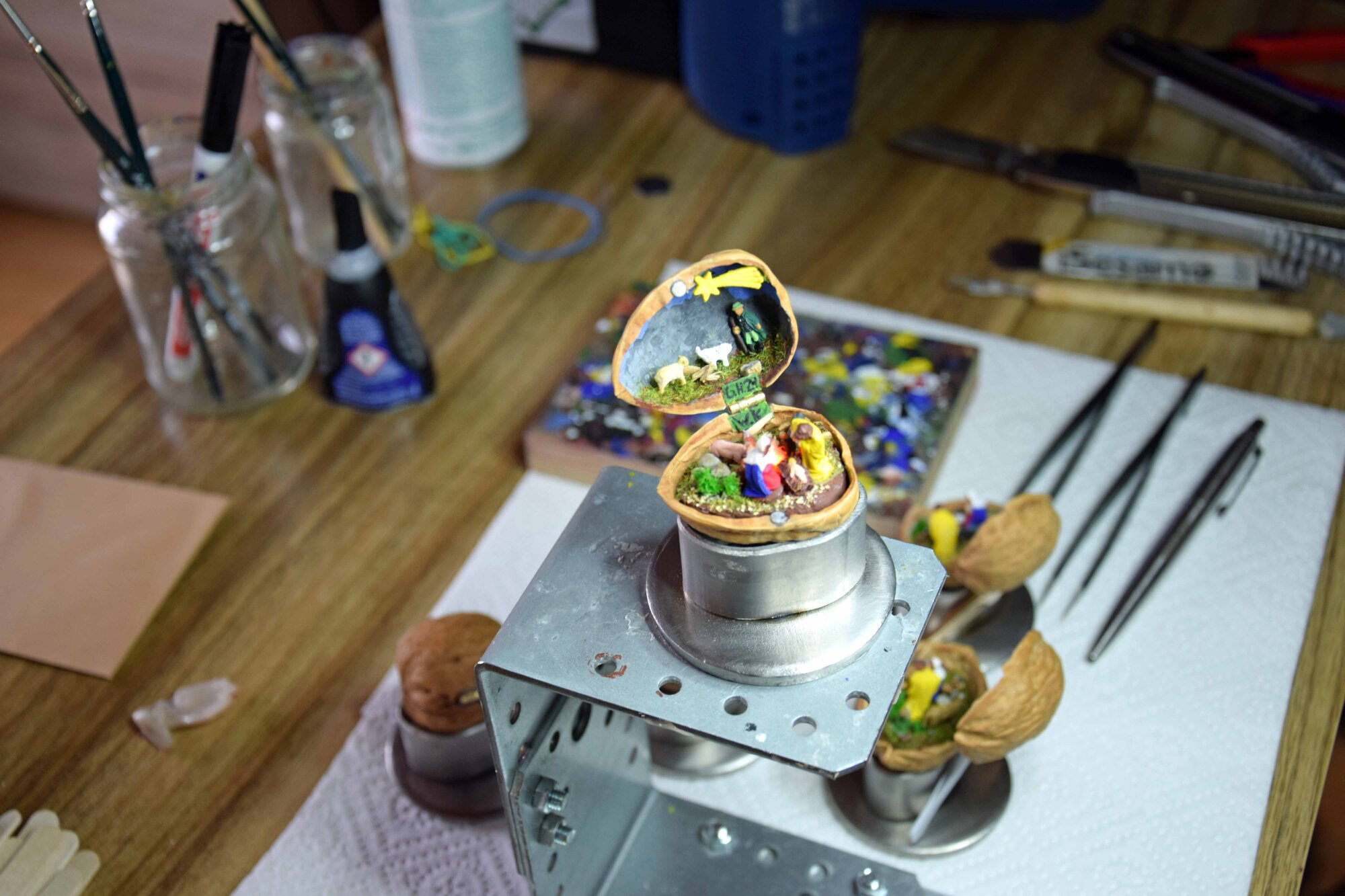 So schauen die Miniaturkrippen in einer Walnuss aus (Foto Sabine Verspohl-Nitsche pdke) 2