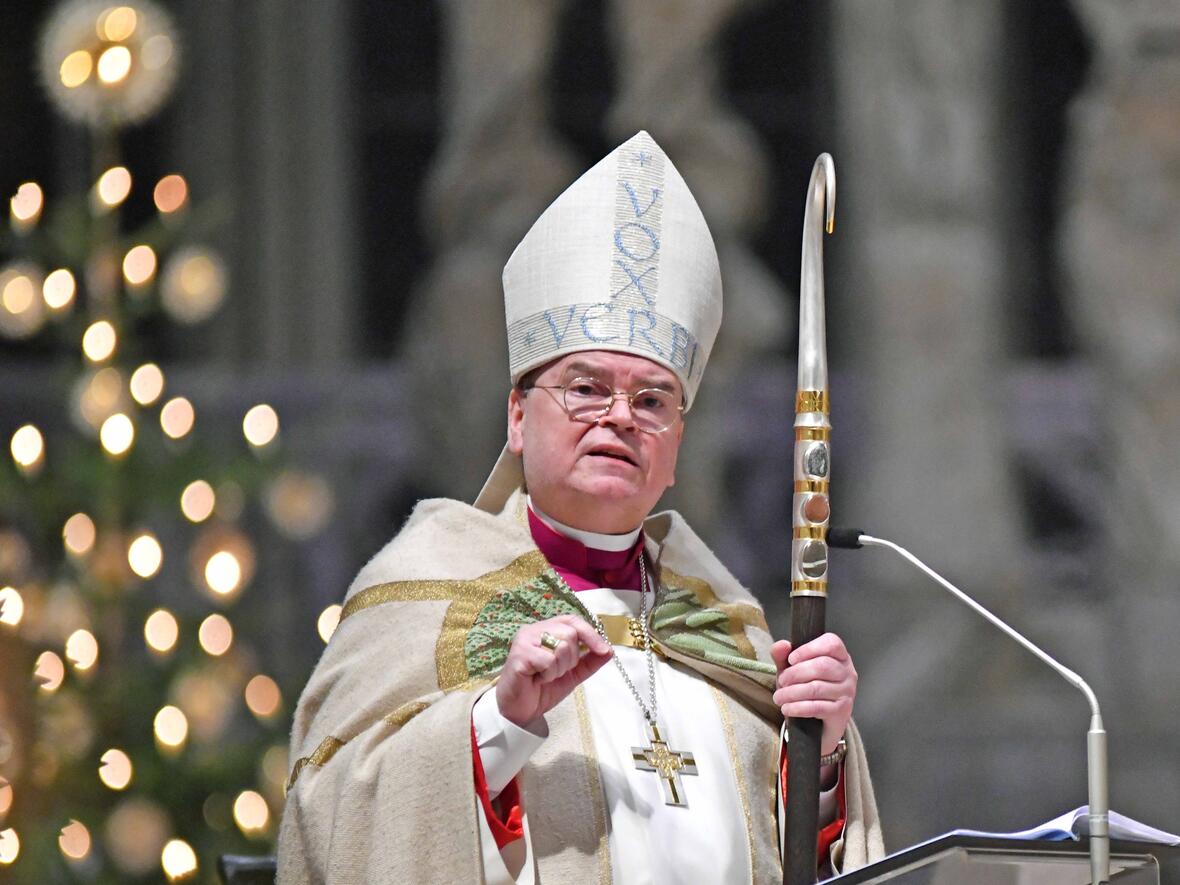 Programmatische Predigt: Bischof Bertram bei der Jahresschlussandacht im Hohen Dom. (Fotos: Nicolas Schnall / pba)