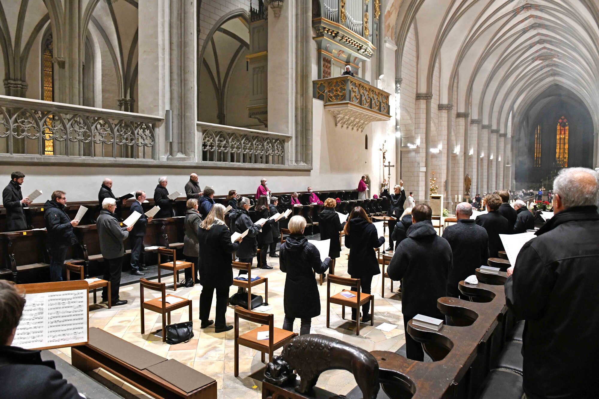 Jahresschlussandacht 2021_Domchor singt das Te Deum von Mozart (Foto Nicolas Schnall pba)