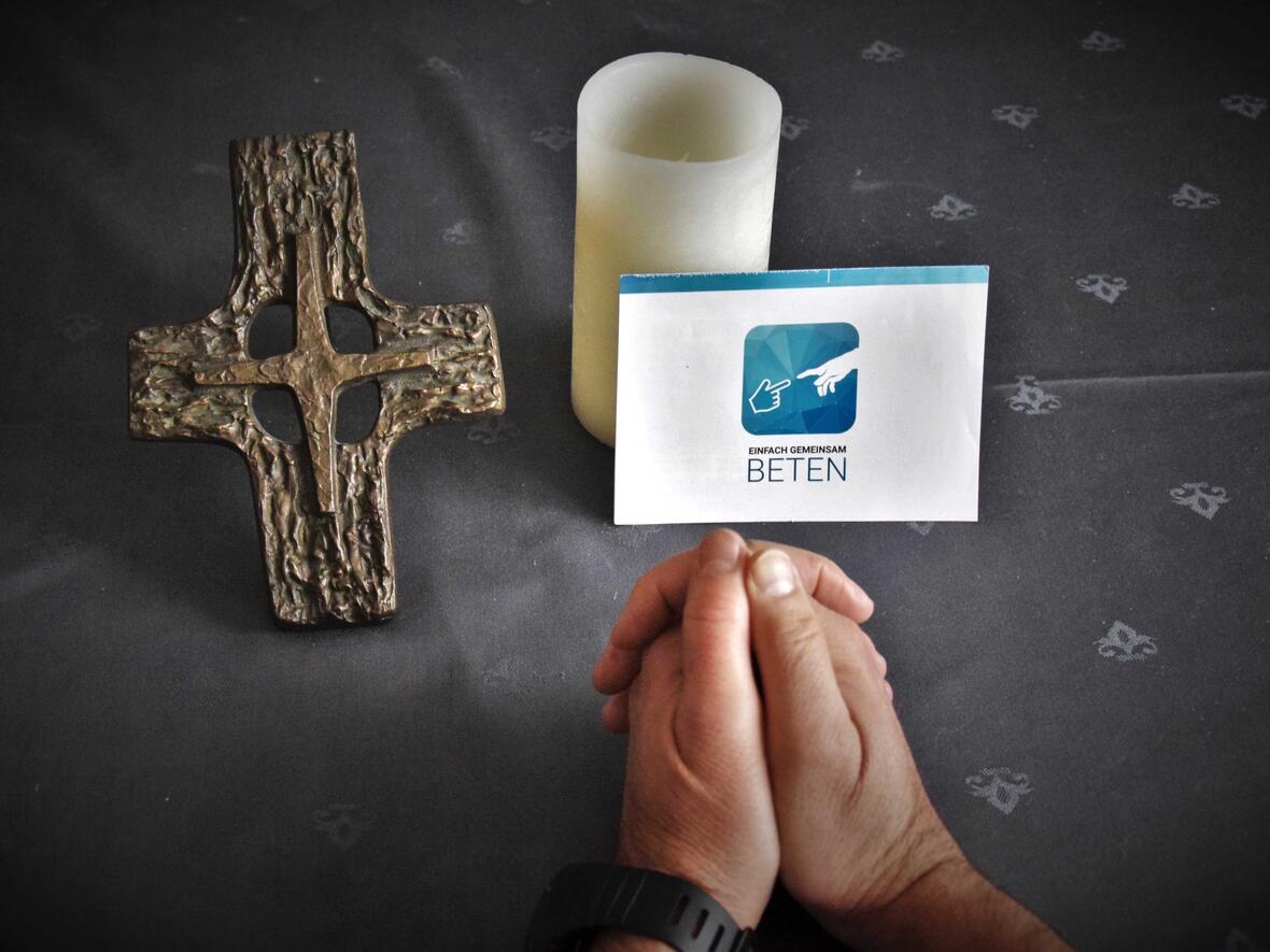 Der Gebetsinitiative „Einfach gemeinsam beten“ gehören rund 3000 Gläubige an. Per WhatsApp erhalten die Teilnehmer täglich Gebetsimpulse. (Foto: Sabine Verspohl-Nitsche/pdke)