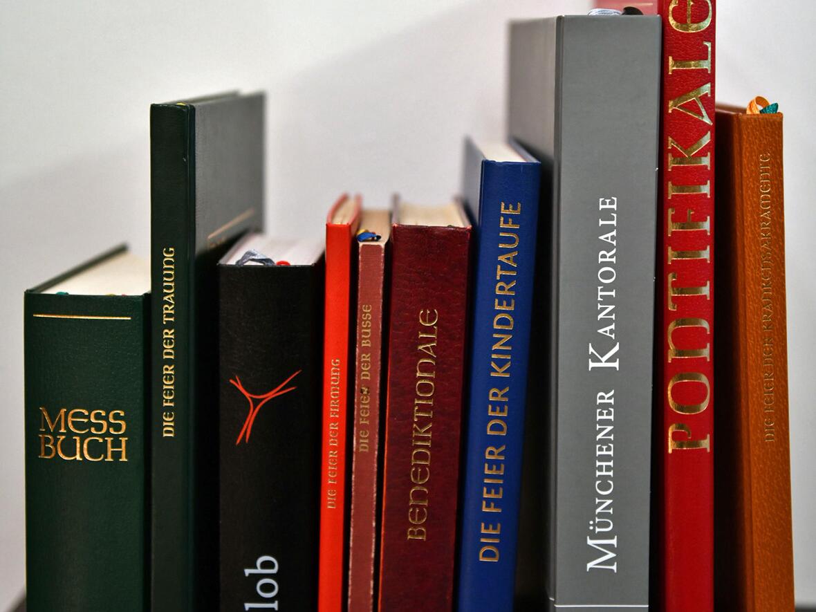Auch die liturgischen Bücher werden im Kurs eine Rolle spielen. (Foto: Julian Schmidt / pba)