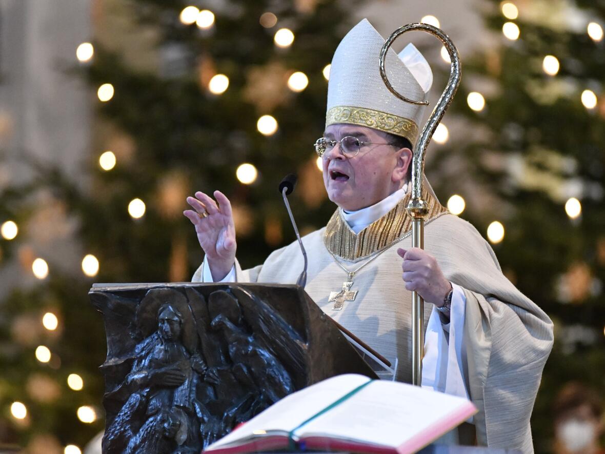 Bischof Bertram bei der Predigt.