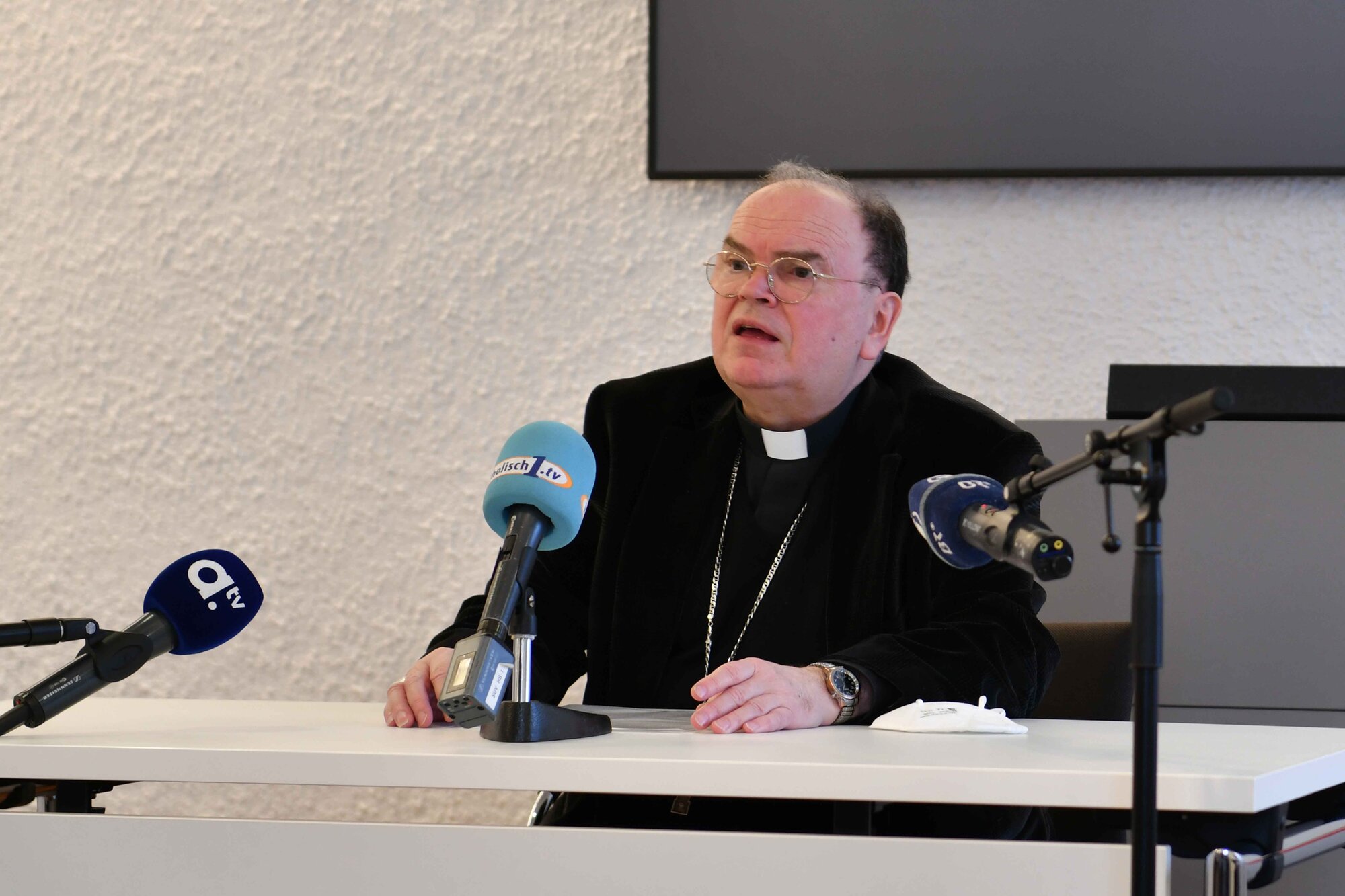 Synodaler Weg_Statement Bischof Bertram (Foto Nicolas Schnall pba) 4