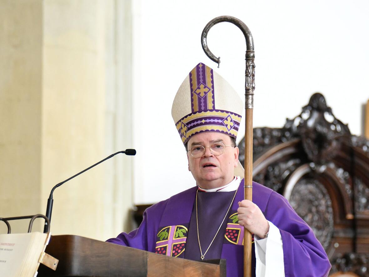 Bischof Bertram bei der Predigt.