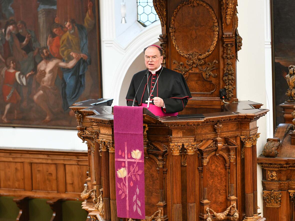 Bischof Bertram bei seiner Ansprache in St. Anna (Foto: Ulrich Bobinger / pba).