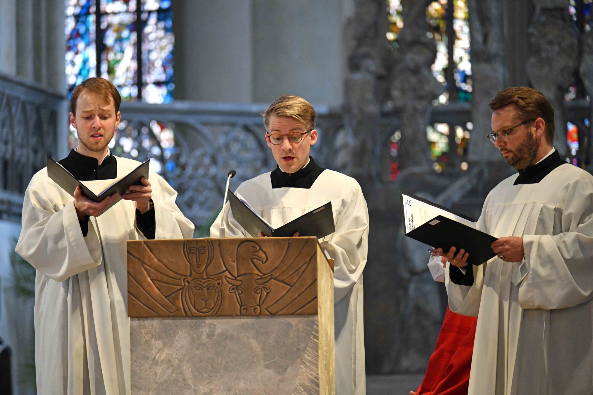 Karfreitagsliturgie im Hohen Dom 2022 (Foto Nicolas Schnall pba) 1