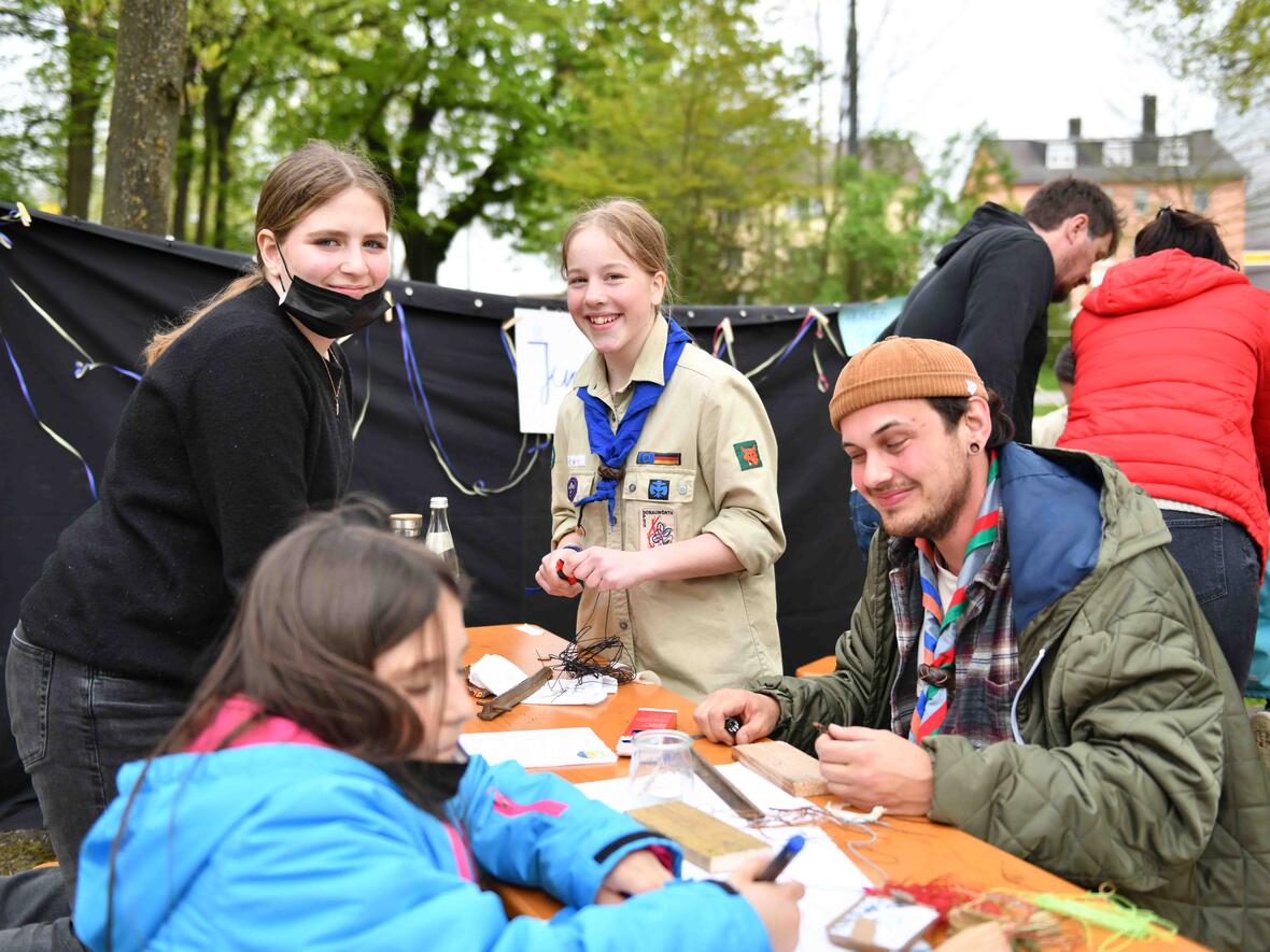Pfadfinder feiern im Wittelsbacher Park