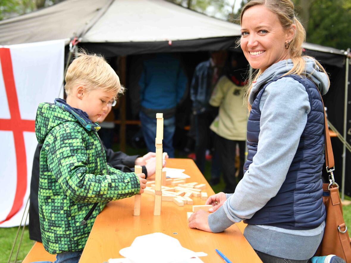Pfadfinder feiern im Wittelsbacher Park