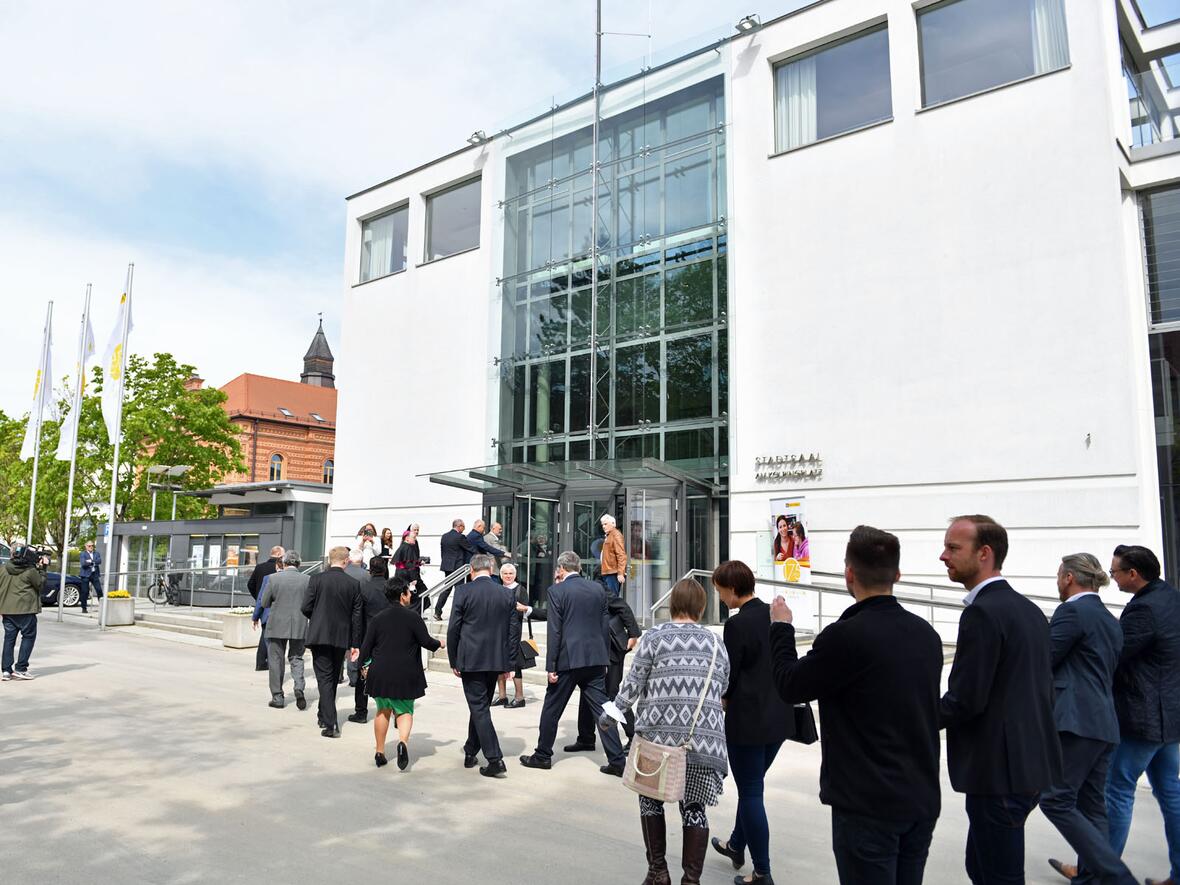 Im Anschluss kam die Festgemeinschaft im Dillinger Stadtsaal zusammen.