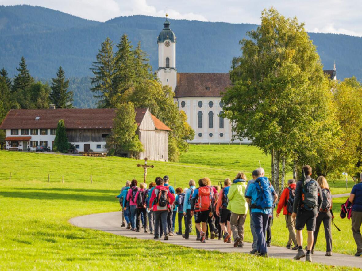 Beliebtes Ziel für zahlreiche Pilger aus Nah und Fern: die Wieskirche bei Steingaden. (Motivfoto: Banner/SUV)