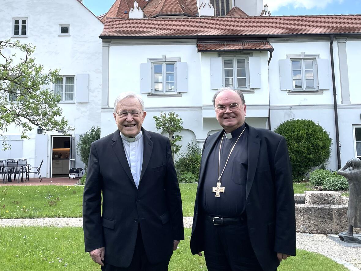 Bischof Bertram mit Kardinal Kasper im Bischofsgarten (Foto: Lorena Schmuttermeier / Bistum Augsburg)