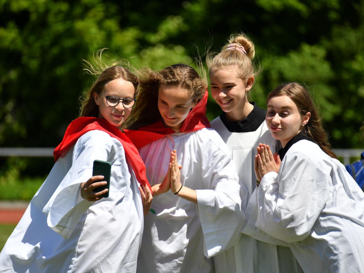 Selfie im Ministrantengewand.
