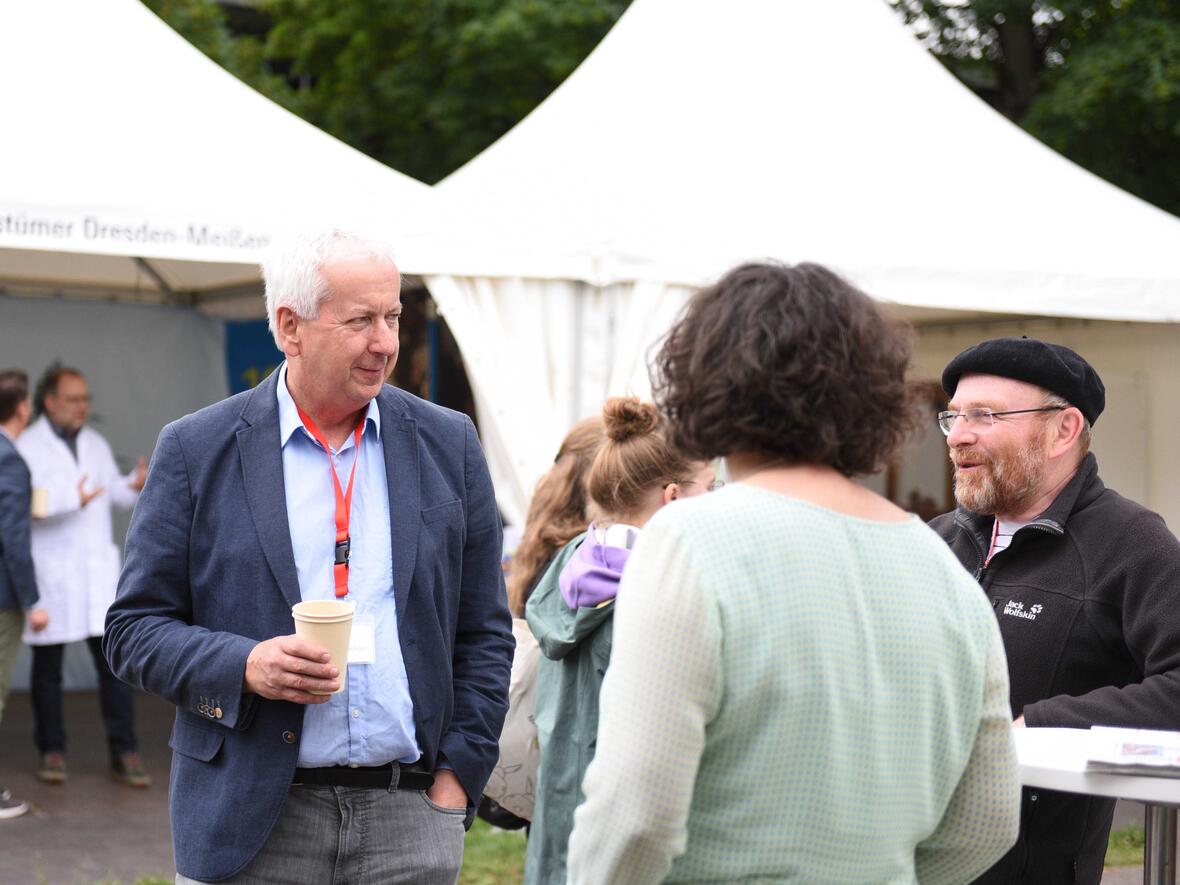 "Fragen über Fragen, Antworten über Antworten"