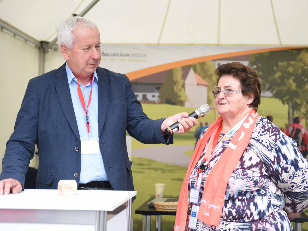 "Fragen über Fragen, Antworten über Antworten"