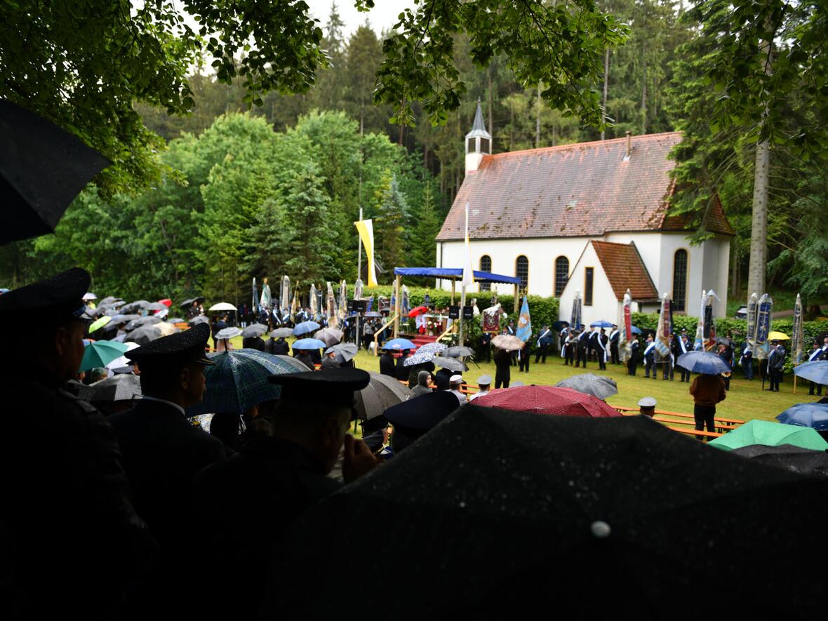 Der Gottesdienst fand vor der Wallfahrtskirche Maria im Elend statt.