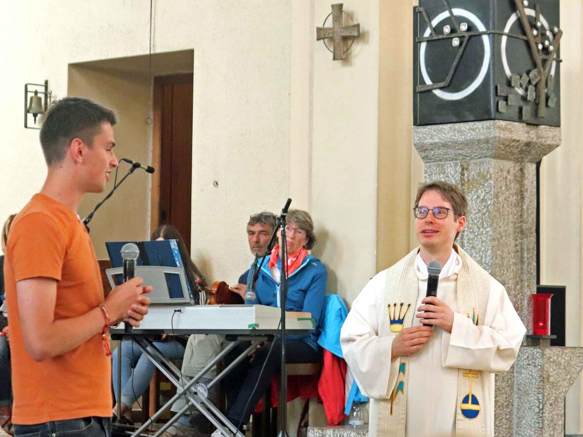 Jugendgottesdienst auf dem Katholikentag: Michael Sturm und Diözesanjugendpfarrer Tobias Wolf bei der Dialogpredigt. (Fotos: Georg Rugel)