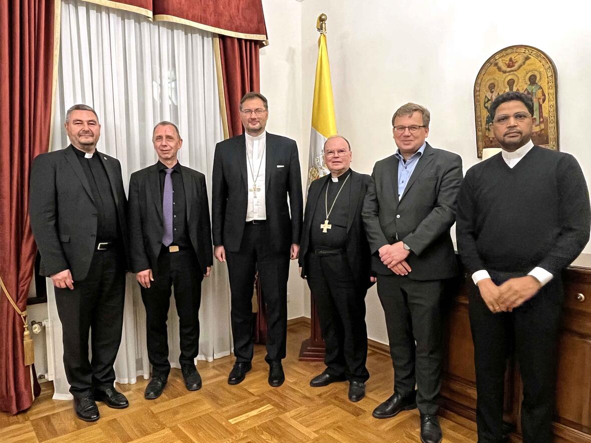 Treffen der DBK-Delegation mit dem Apostolischen Nuntius in der Ukraine, Erzbischof Visvaldas Kulbokas (Mitte hinten).