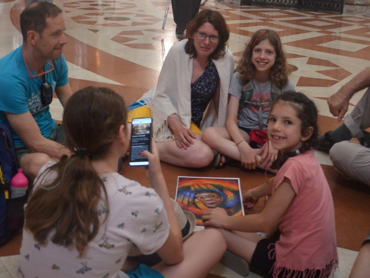 „Actionbound“ in der Basilika (Fotos: Johannes Müller / Katholische SonntagsZeitung)