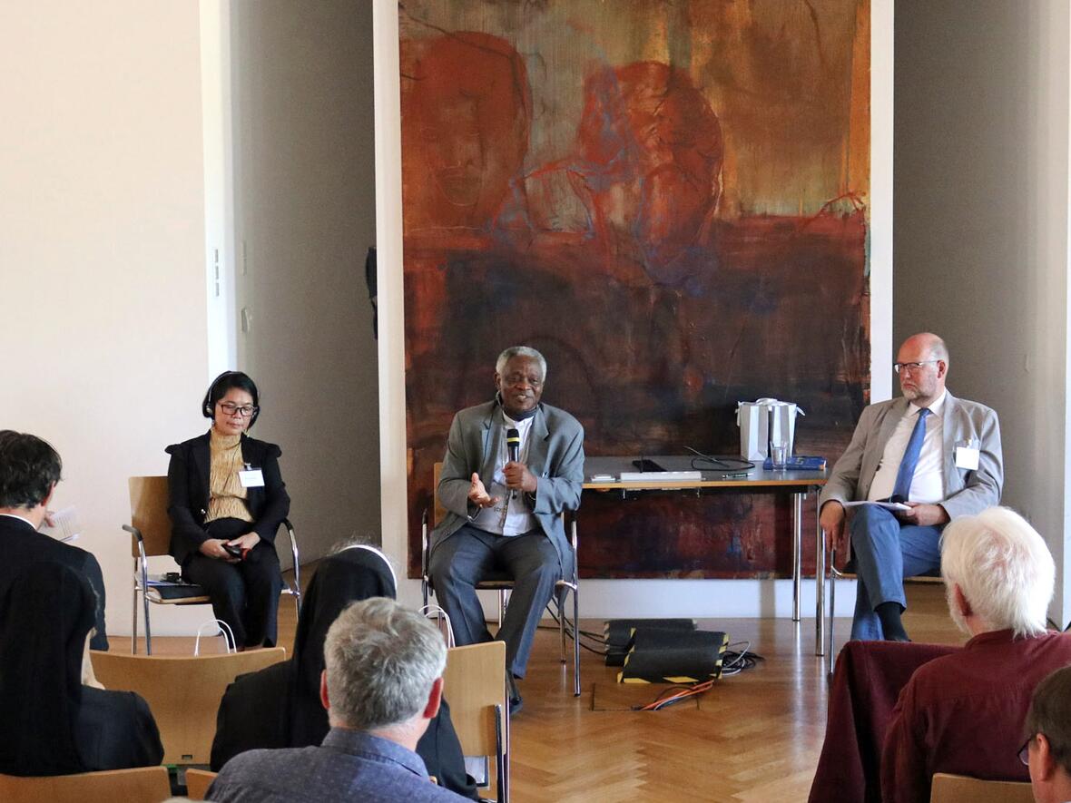 Das Podium mit Kardinal Peter Turkson bei der Jahrestagung Weltkirche in Würzburg. (Fotos: Damian Raiser / weltkirche.de)