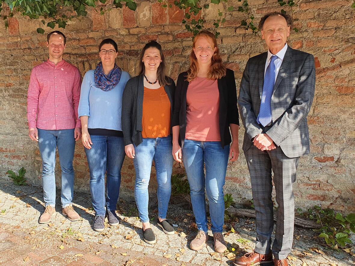 Bei einem Treffen mit dem Generalvikar (rechts) haben die Sprecher/-innen Timo Straub, Mona Grasse, Marina König und Maike Schmidt (v. links) die Ideen und geplanten Projekte der neuen Berufsgruppe vorgestellt (Foto: Berufsgruppe "bilden - begleiten - befähigen")
