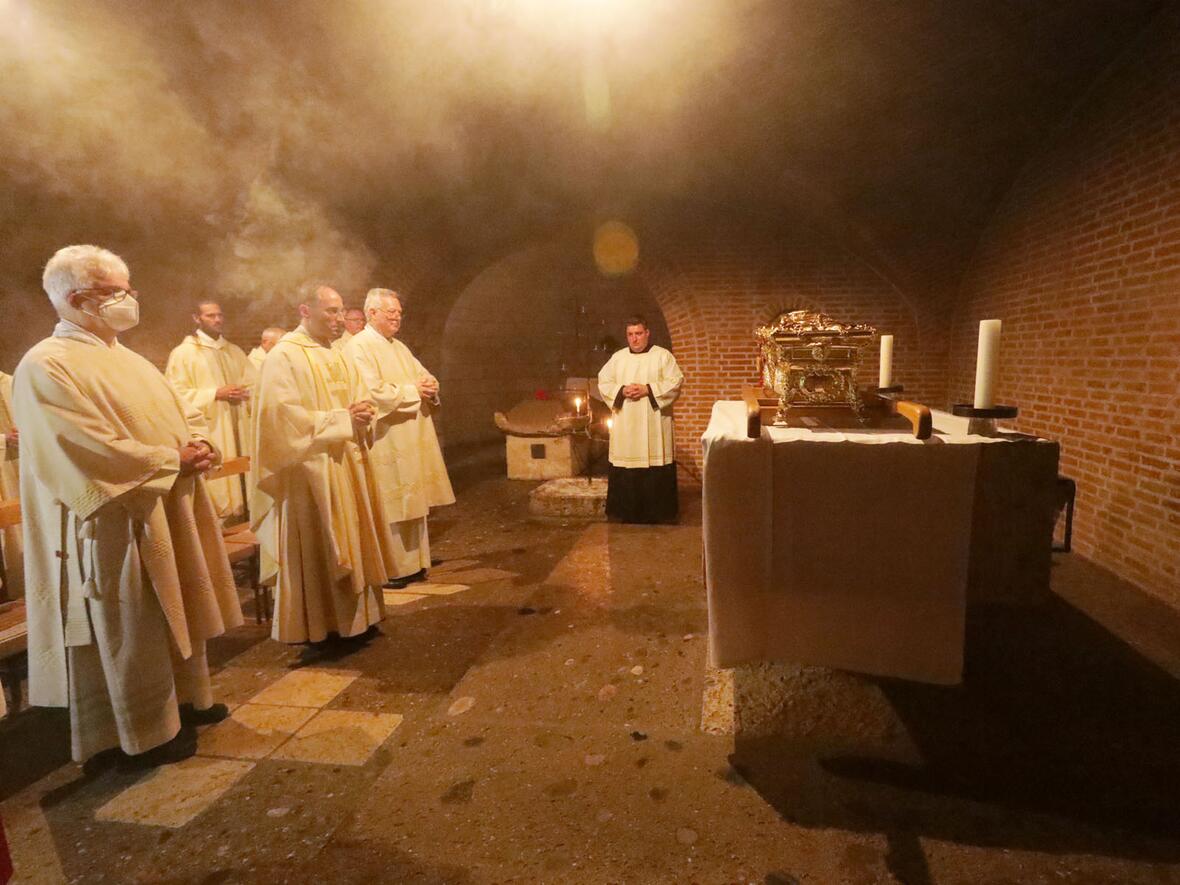Feierliche Reponierung des Ulrichsschreins in der Krypta der Basilika St. Ulrich und Afra (Fotos: Annette Zoepf / pba)