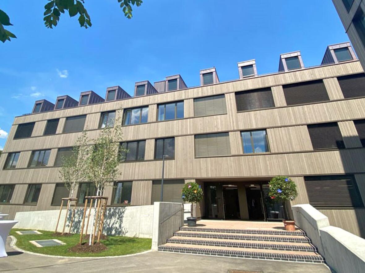 Die Frère-Roger-Schule in Augsburg-Oberhausen nach der Sanierung. (Foto: KJF Augsburg / Angelika Urbach)