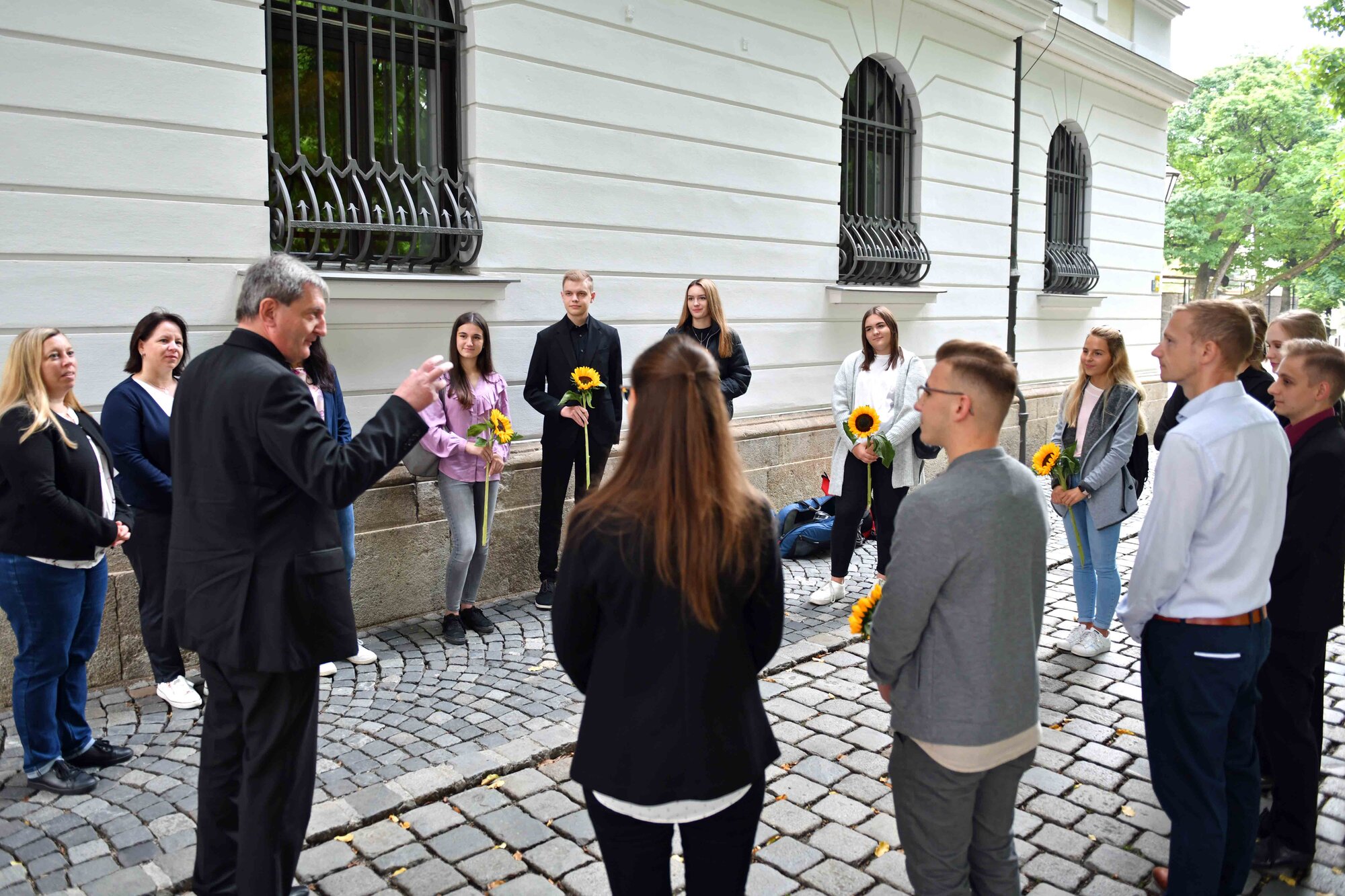 Neue Auszubildende im Bischöflichen Ordinariat werden von Domkapitular Schmiedel begrüßt (Foto Nicolas Schnall pba)