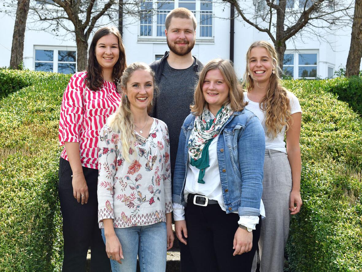 Als Pastoralassistent/-innen in die Ausbildung gestartet (v.l.) Laura Kolb, Julia Dost, Sebastian Eble, Johanna Kaffarnik und Luisa Stelzle, es fehlt Anna-Lena Ertle.