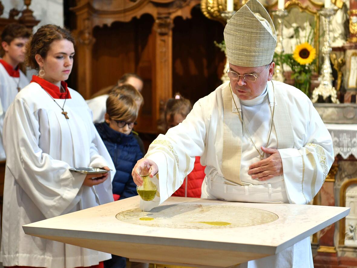Altarweihe: Für die Botschaft Jesu brennen