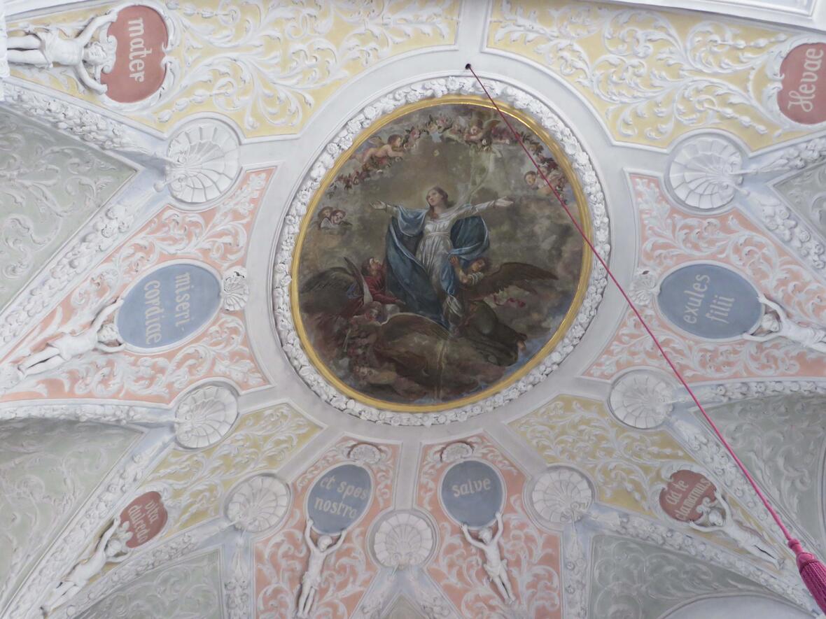 Eine Darstellung Mariens auf dem Deckengewölbe. (Foto: Viktoria Zäch/pba)