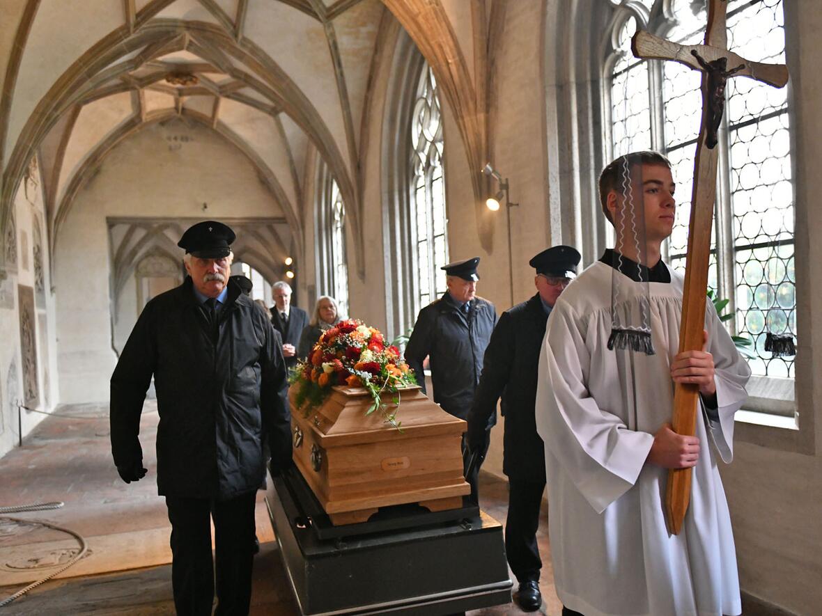 Letzter Weg durch den Domkreuzgang.