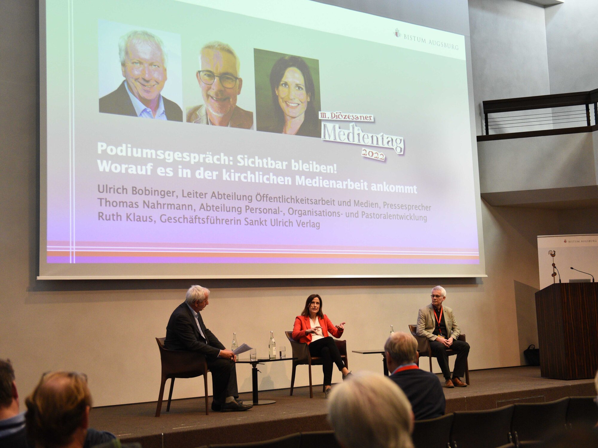 Als Kirche in den Medien sichtbar bleiben: Darum ging es bei der Podiumsdiskussion zum Abschluss des Tages (Foto: Maria Rösch/pba)