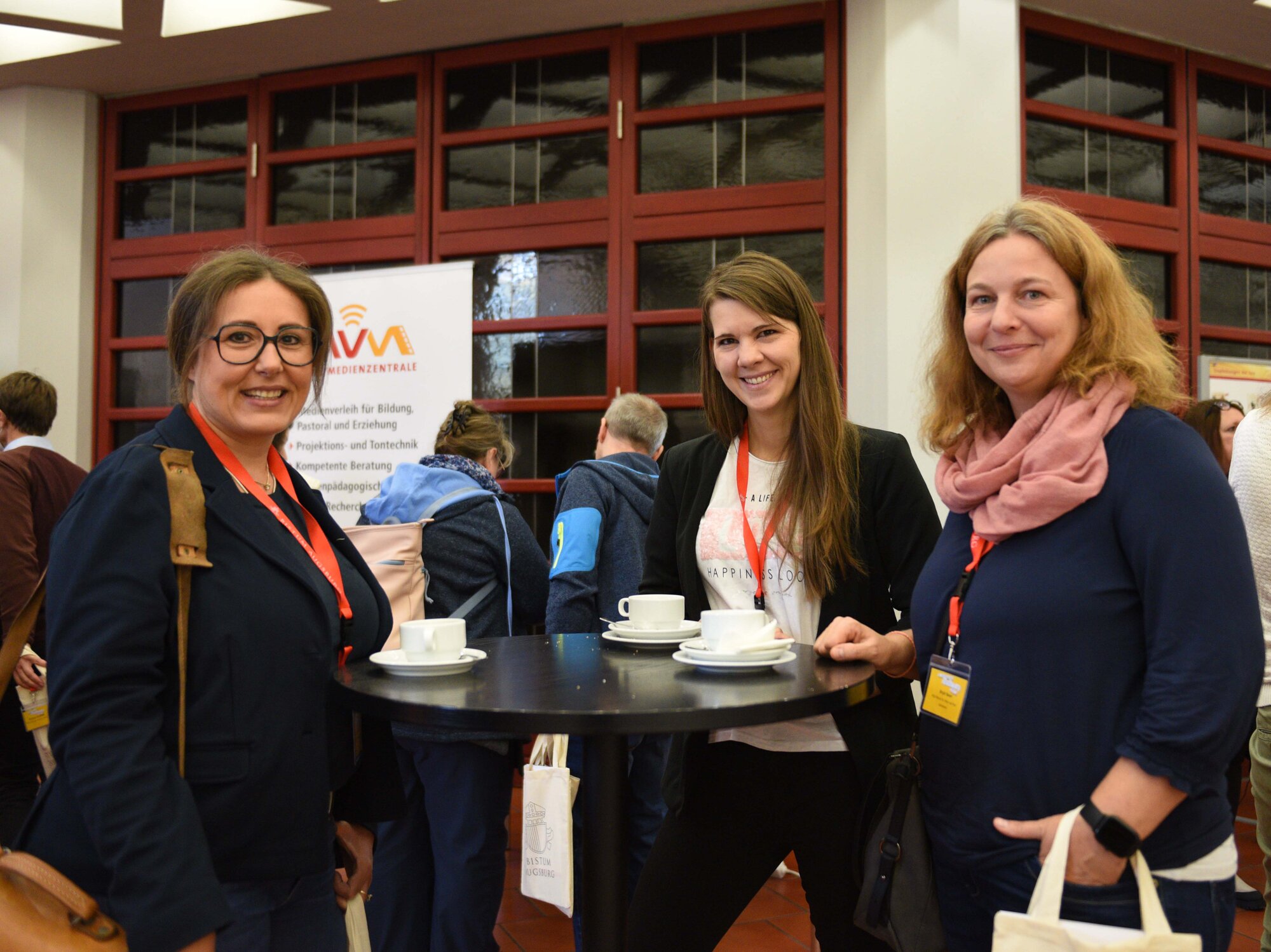 Zwischen den einzelnen Programmpunkten blieb den Teilnehmer/-innen auch Zeit, um sich gegenseitig auszutauschen (Foto: Maria Rösch / pba)  