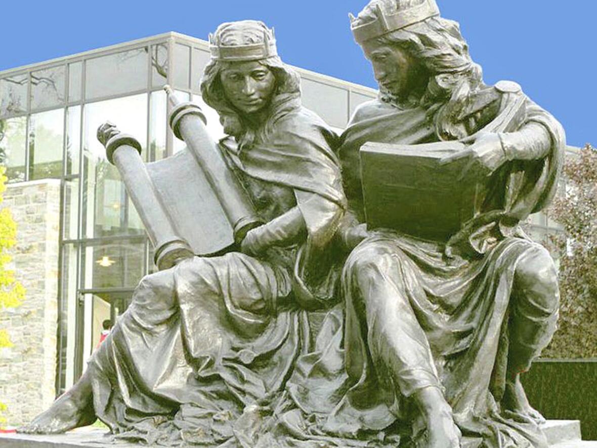 Allegorie von Judentum und Christentum, Bronzeskultptur bei der St. Joseph's University, Philadelphia (Foto: wikimedia)