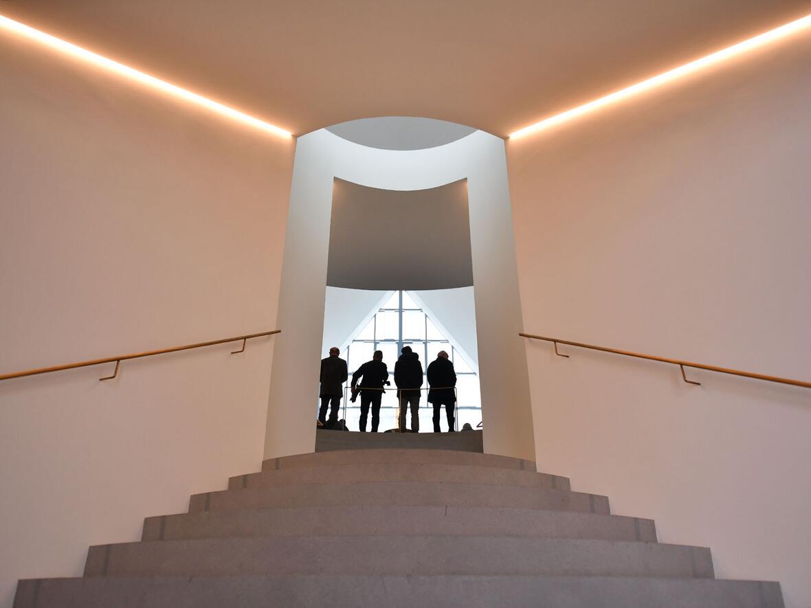 Aufgang zum neuen Gottesdienstraum von St. Martin in Lagerlechfeld (Fotos: Julian Schmidt / pba)