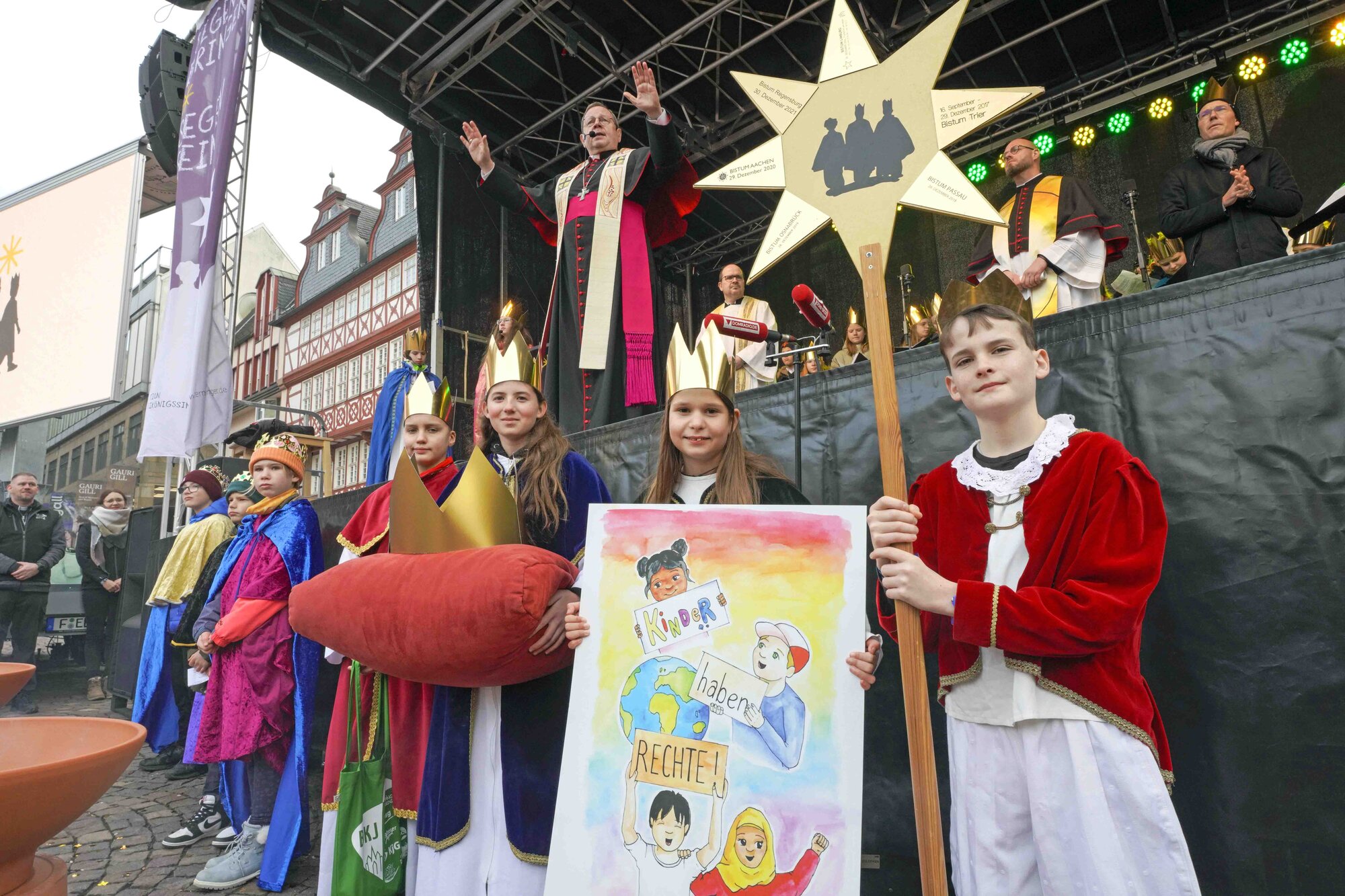 Staffelsternübergabe an die Sternsinger-Gruppe aus der PG Kempten West (Foto Martin Steffen_Kindermissionswerk) 3