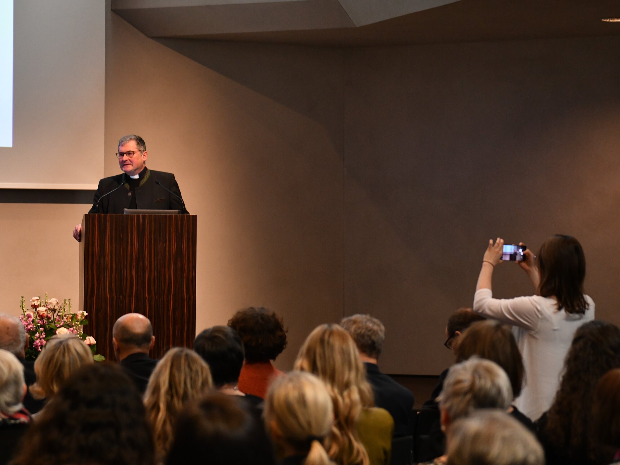 Caritasdirektor Domkapitular Dr. Andreas Magg stellte die Leistungen der Caritas-Mitarbeitenden in den Vordergrund.