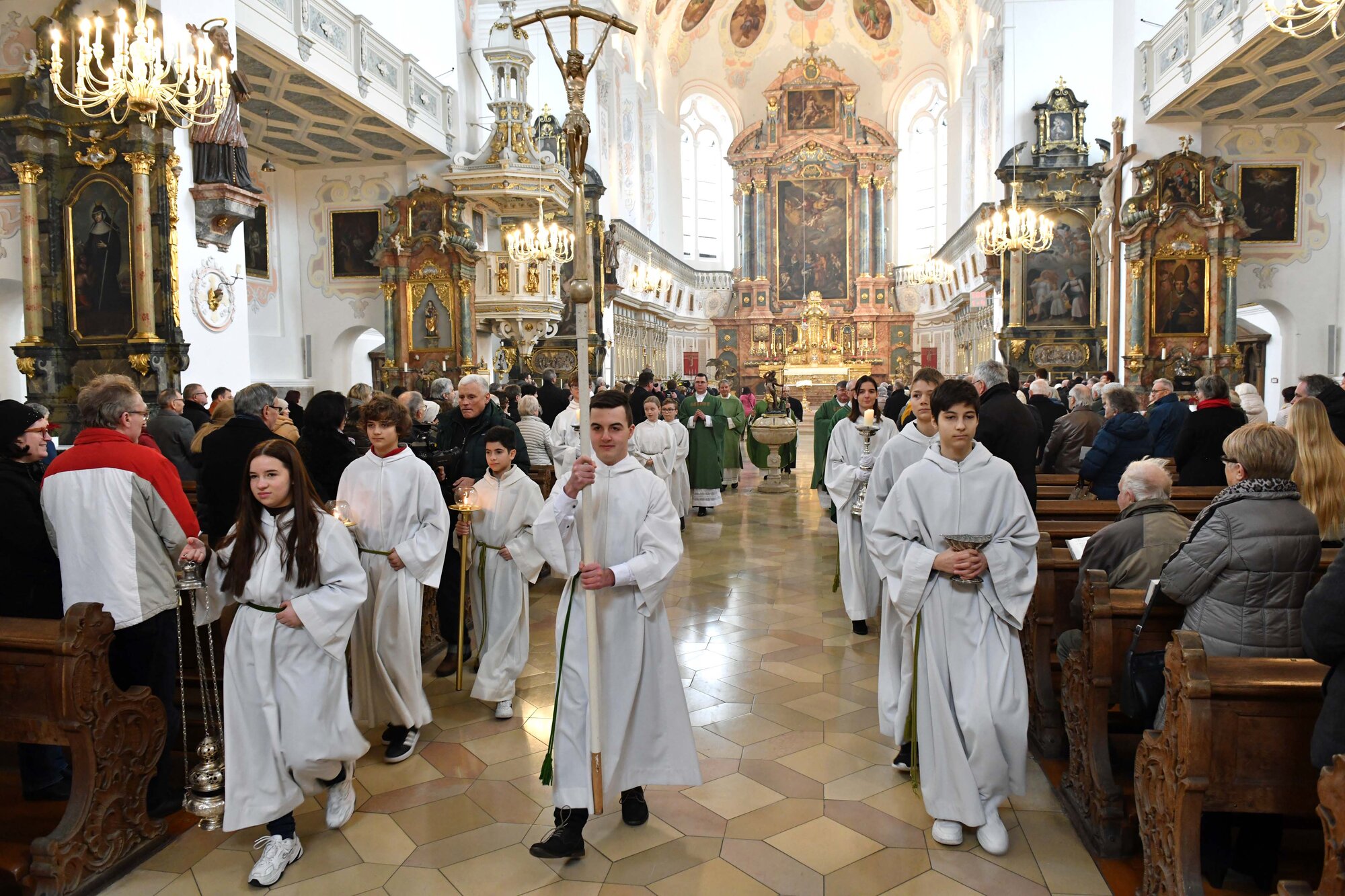 17_Festgottesdienst zum Abschluss der Sanierung der Basilika St. Peter in Dillingen (Foto Nicolas Schnall pba)