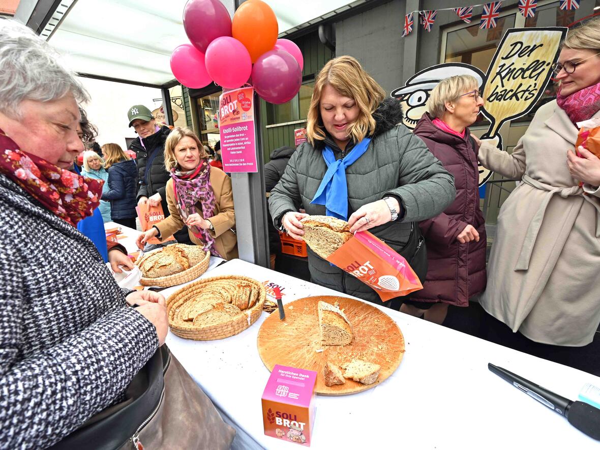 Im Rahmen der bundesweiten Eröffnung der Misereor-Fastenaktion in Augsburg feierte der KDFB gemeinsam mit Misereor "10 Jahre Solibrot". (Fotos: Nicolas Schnall / pba)