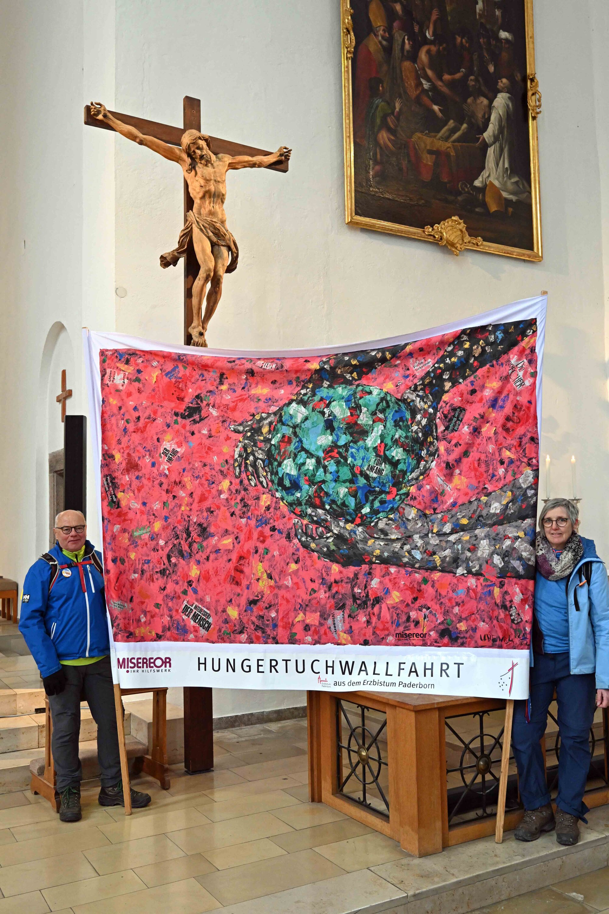Eröffnung bundesweite Misereor-Fastenaktion_Hungertuchwallfahrer pilgern nach Augsburg (Foto Nicolas Schnall pba) 6