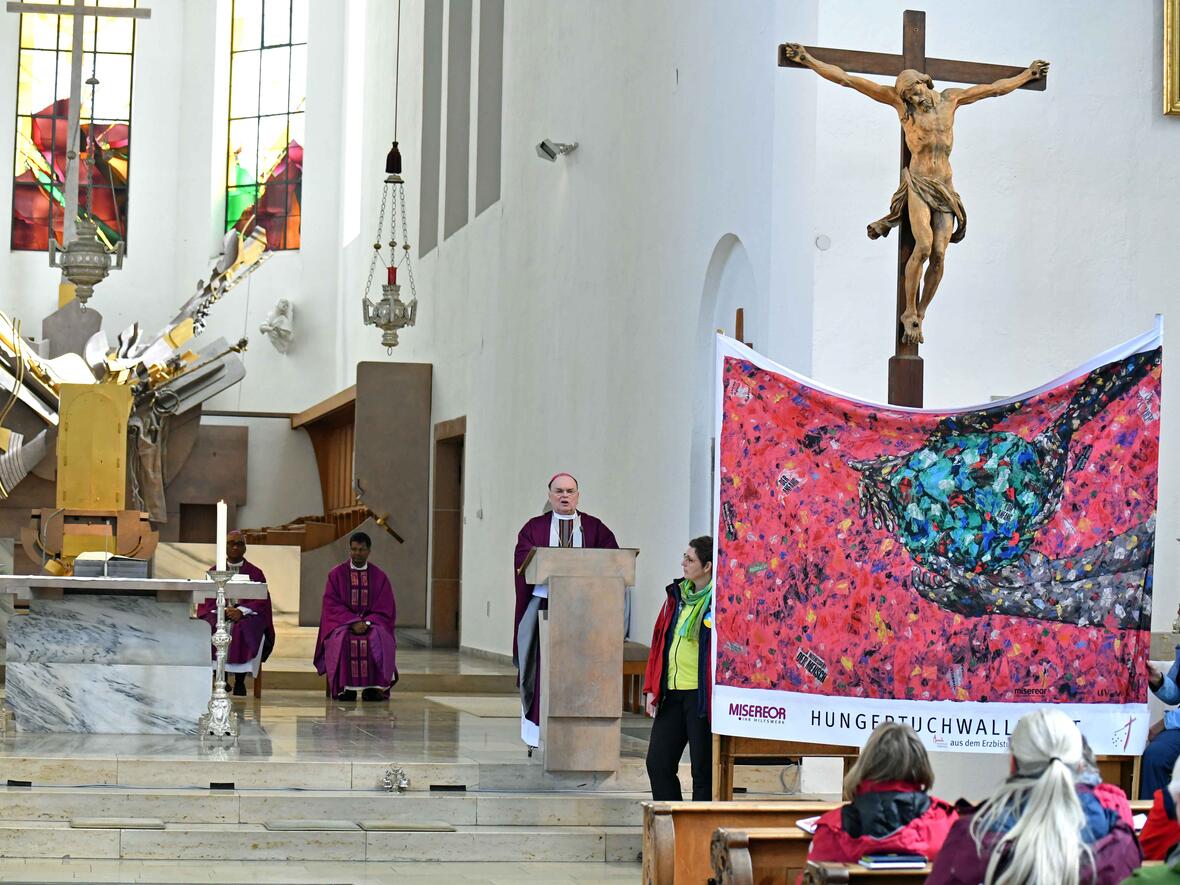 Mit dem Hungertuch nach Augsburg